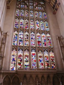 Interno della gotica abbazia di Bath
